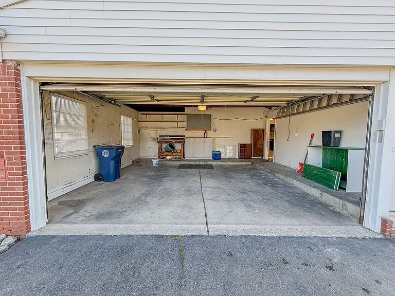 2710 Pendleton Dr — Photo 38
