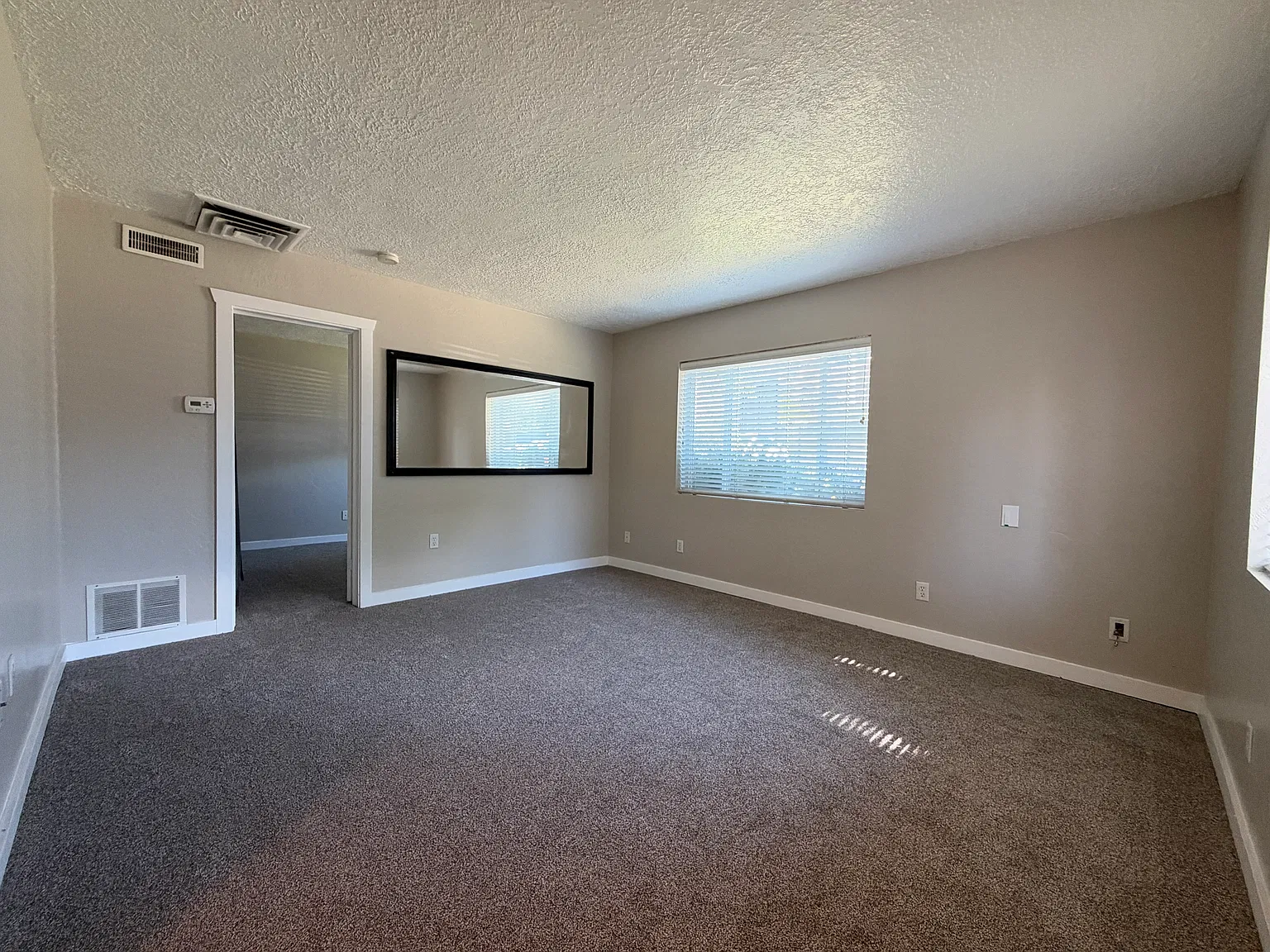 2 bed, 950 sqft, $1,250 — Photo 1
