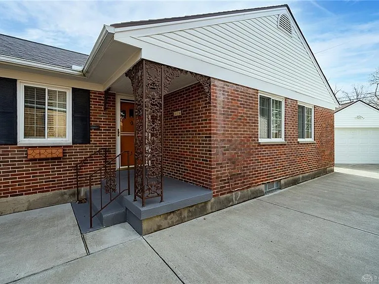 314 Beverly Pl — Photo 3