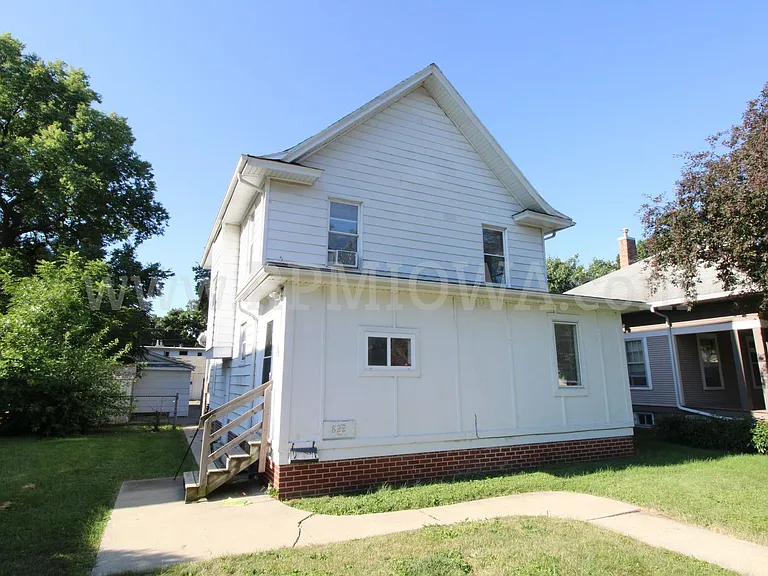 822 Clinton Ave — Photo 22