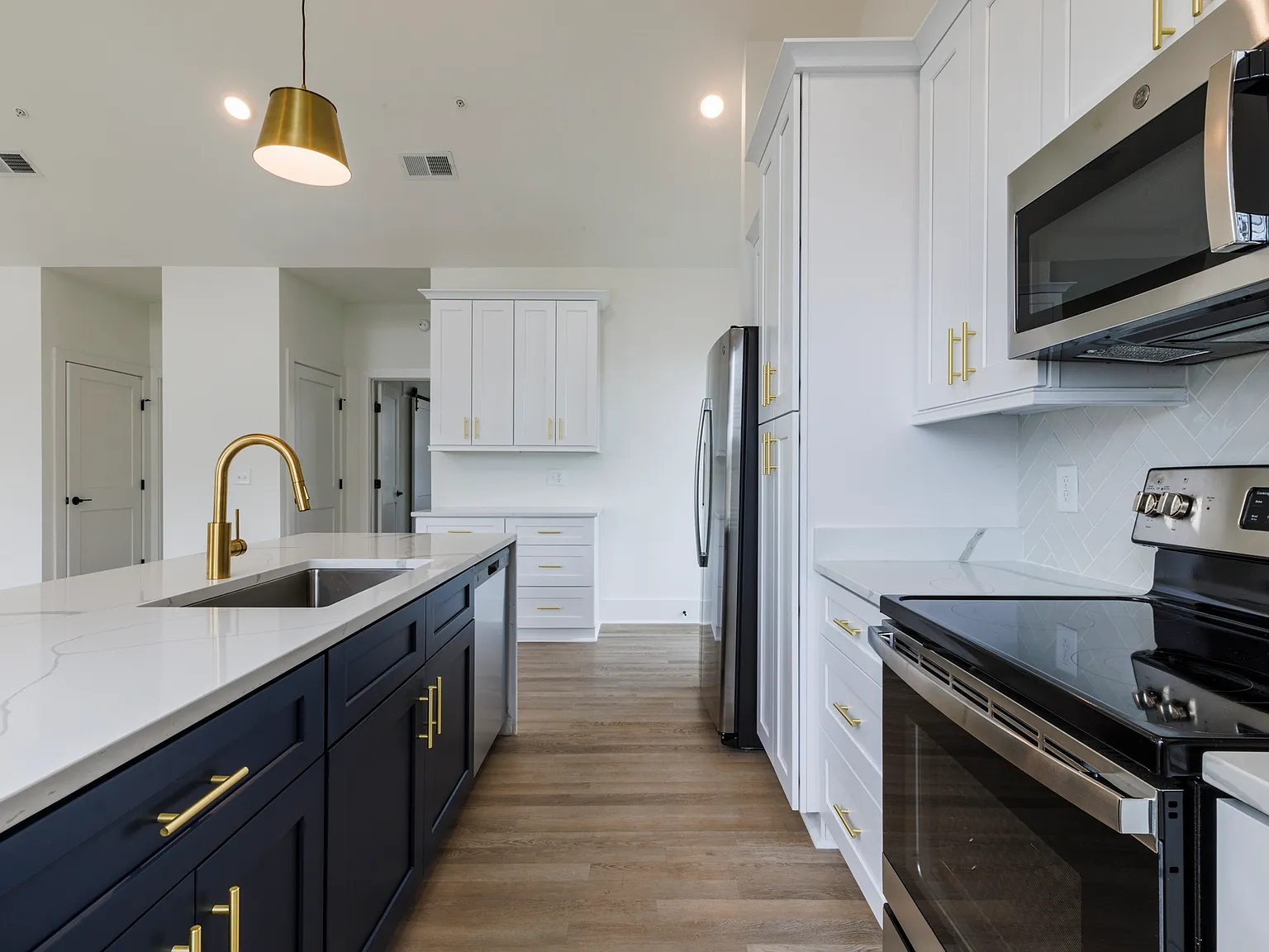 2 bed, 1730 sqft, $3,950 — Photo 4