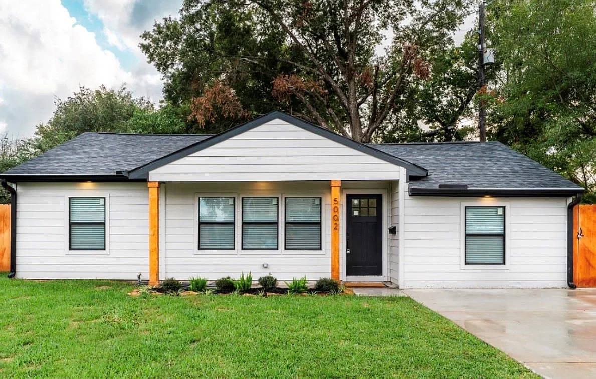 3 bed, 2.0 bath, 1089 sqft, $1,950 — Photo 1