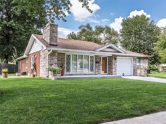 2nd image of 1603 Lindell Blvd