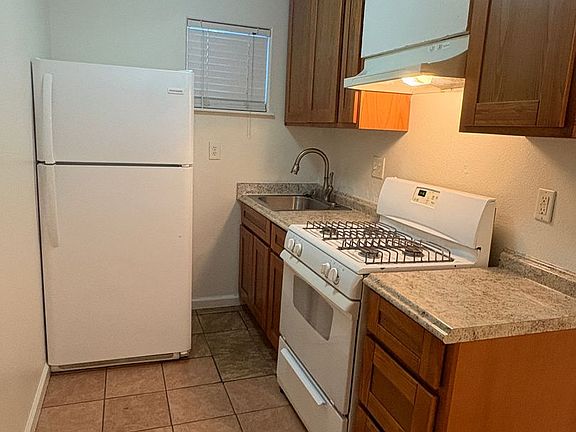2nd image of 321 4th St #3
