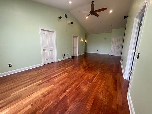 Open floor plan with vaulted ceilings