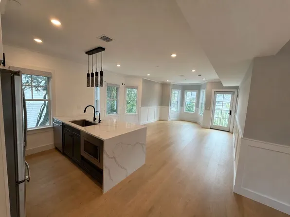 115 Beacon St #C, Somerville, MA 02143