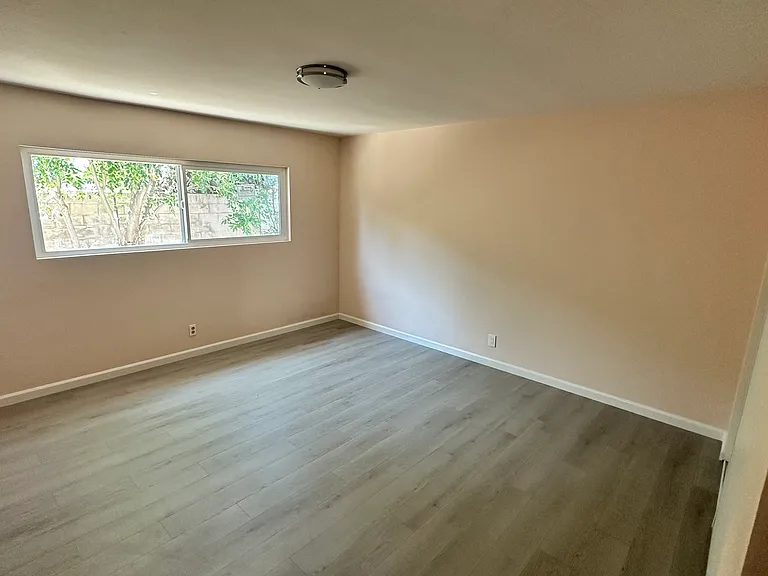 521 N Hemet St — Photo 8