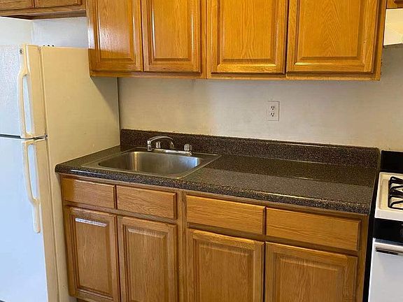 2nd image of 14330 Roosevelt Ave APT 6N