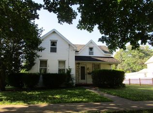 209 NW 5th St, Aledo, IL 61231