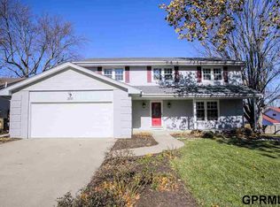 3310 Redwing Dr, Bellevue, NE 68123