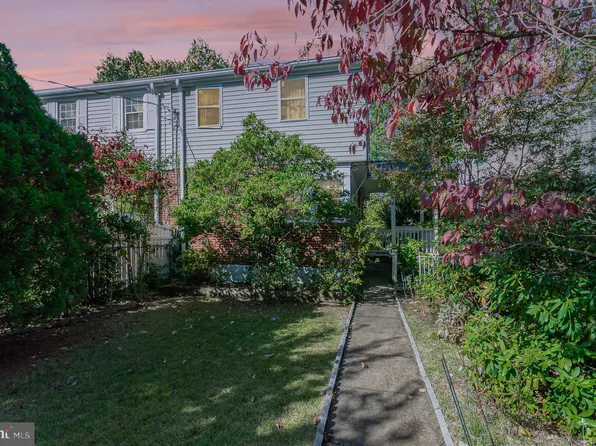 6944 University Dr, Alexandria, VA 22307