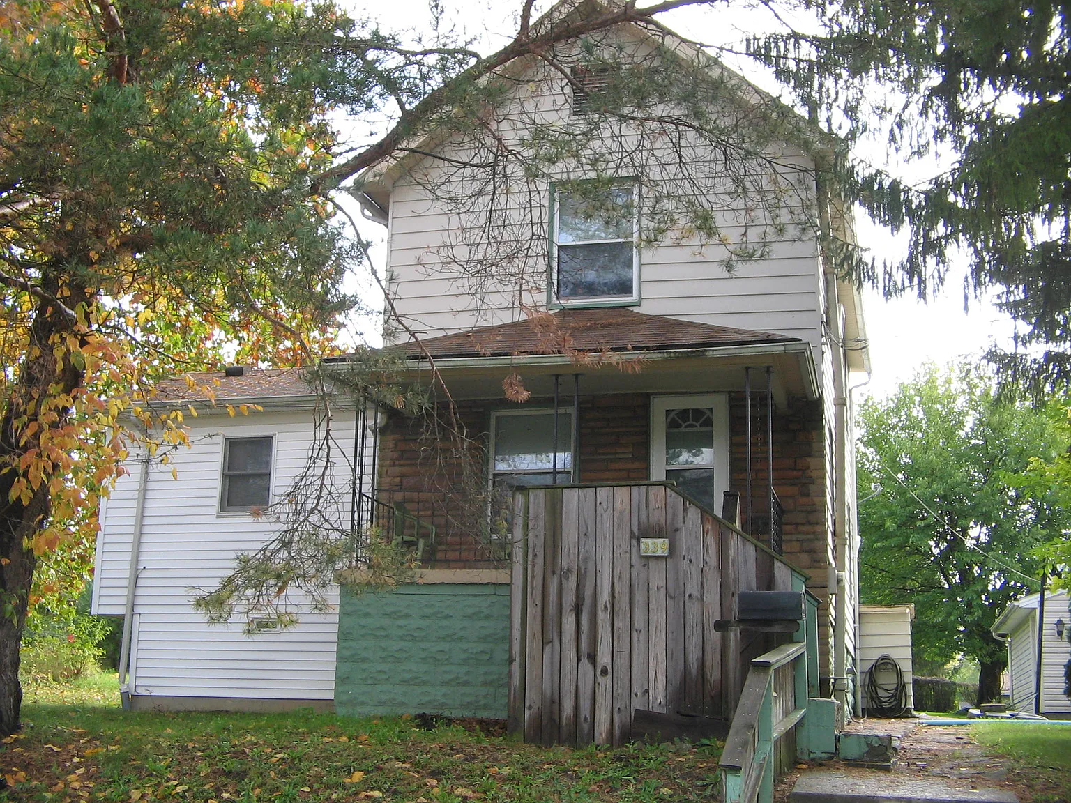 339 12th St photo 1