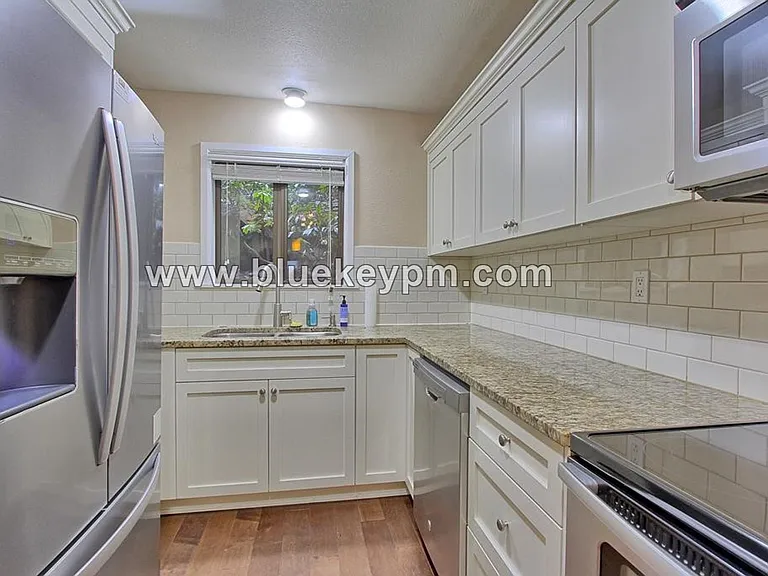 1320 SW Hall St #102 — Photo 7