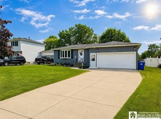 4374 Robin Ln, Hamburg, NY 14075