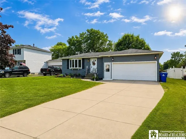 4374 Robin Ln, Hamburg, NY 14075