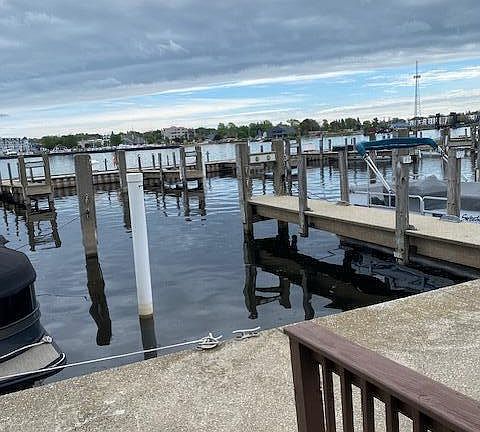 3rd image of 98 Harbor Dr #21
