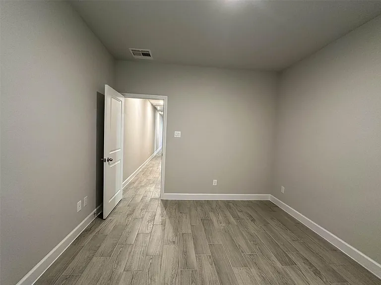 505 Young St #A — Photo 32