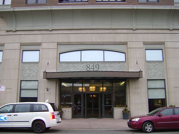 3rd image of 849 N Franklin St Unit 713