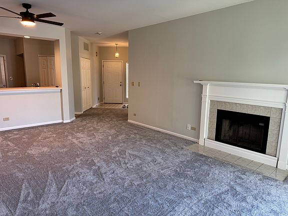 FamilyRoomwithfireplace