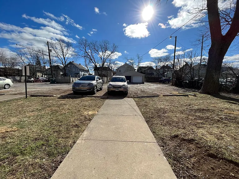 465 E Hudson St — Photo 17