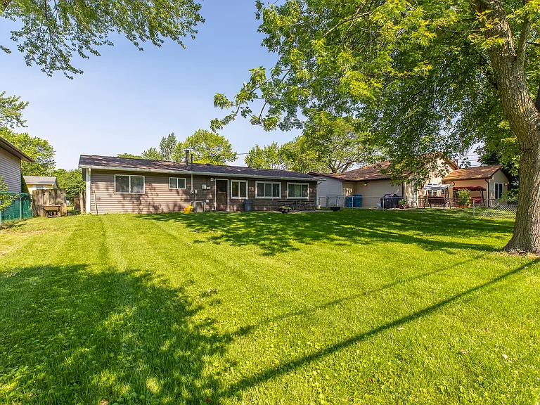6847 Hawthorne Ln — Photo 17