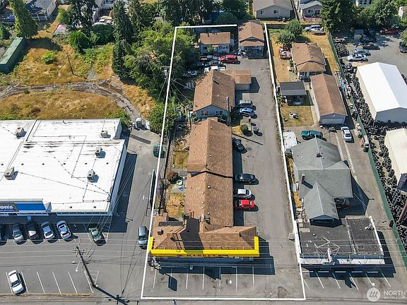 5th image of 9618 Pacific Avenue