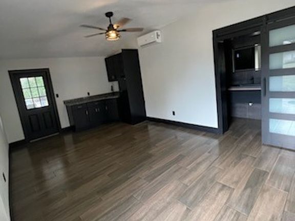 3rd image of 7009 Kingsbury Cir #A