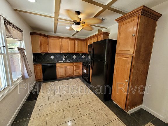 4th image of 6000 McLaren Ave