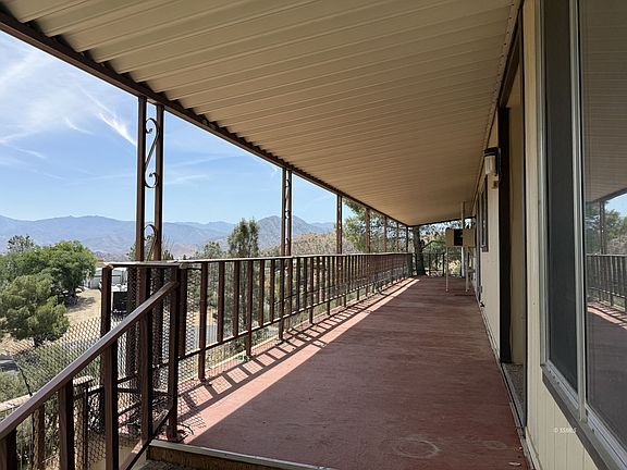 2nd image of 601 Oakwood Dr