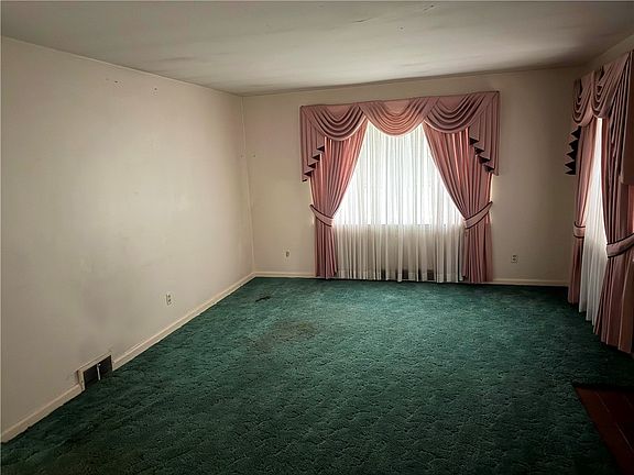 3rd image of 423 E Hazelcroft Ave