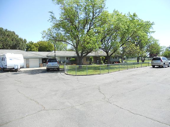 2nd image of 3855 Gregory Avenue