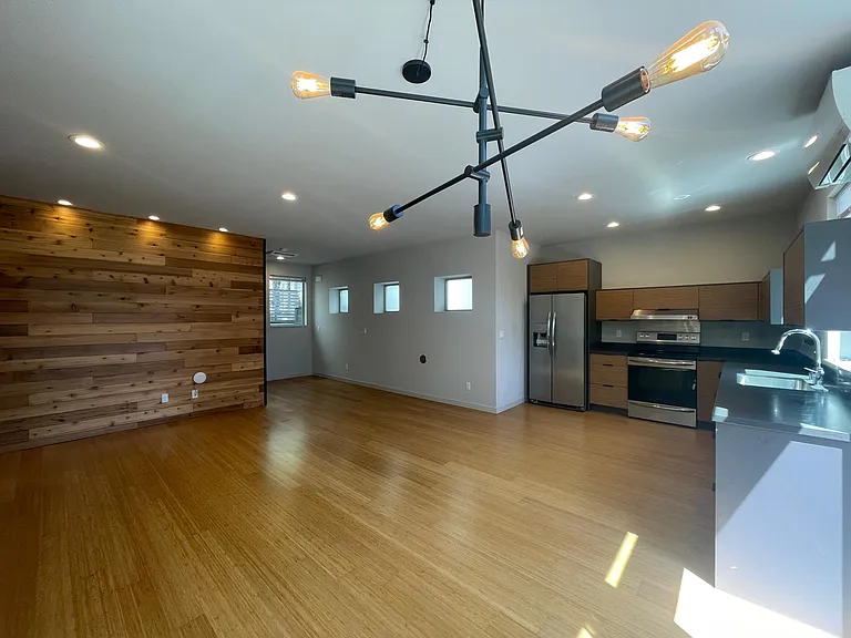 3132 Wetmore Ave S #B — Photo 4