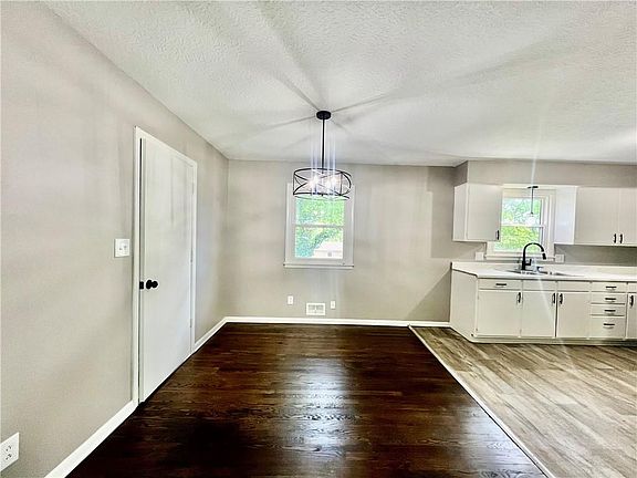 4th image of 3605 S Greenwich Ln