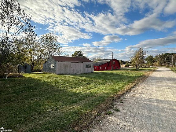 3rd image of 19375 Peach Ave