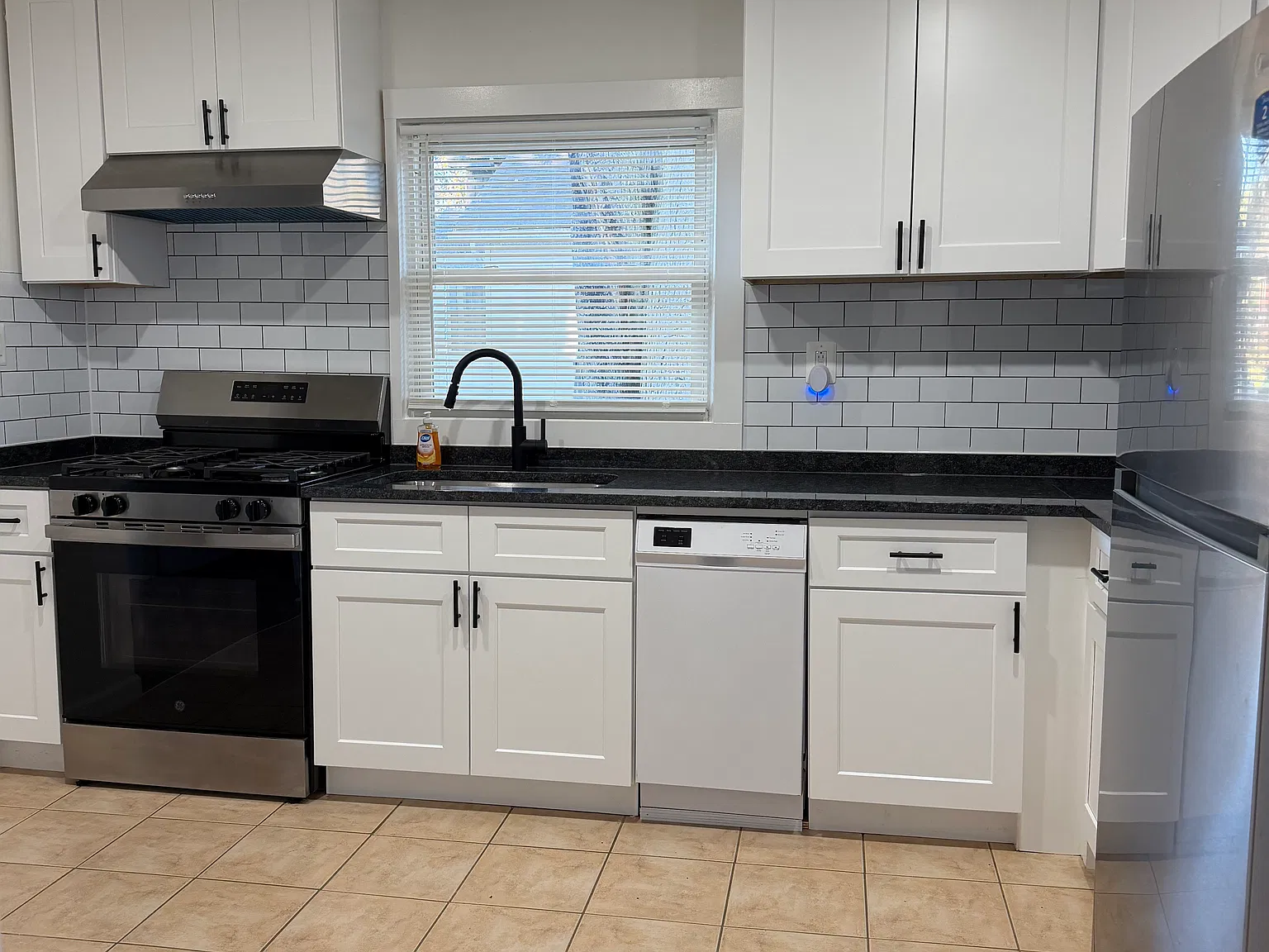 417 W Meyers Avenue — Photo 3