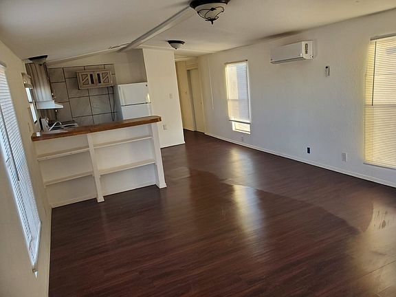 2nd image of 725 Oasis Dr #K