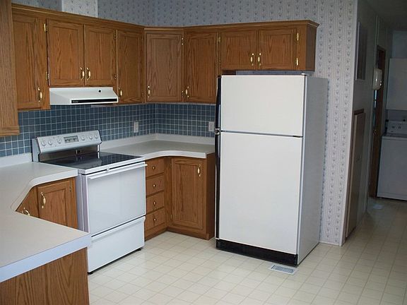 3rd image of 2072 W Gueneveres Way