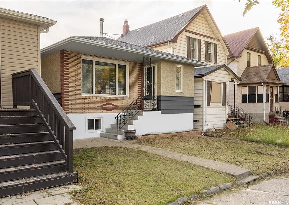 1st image of 1321 Victoria AVENUE