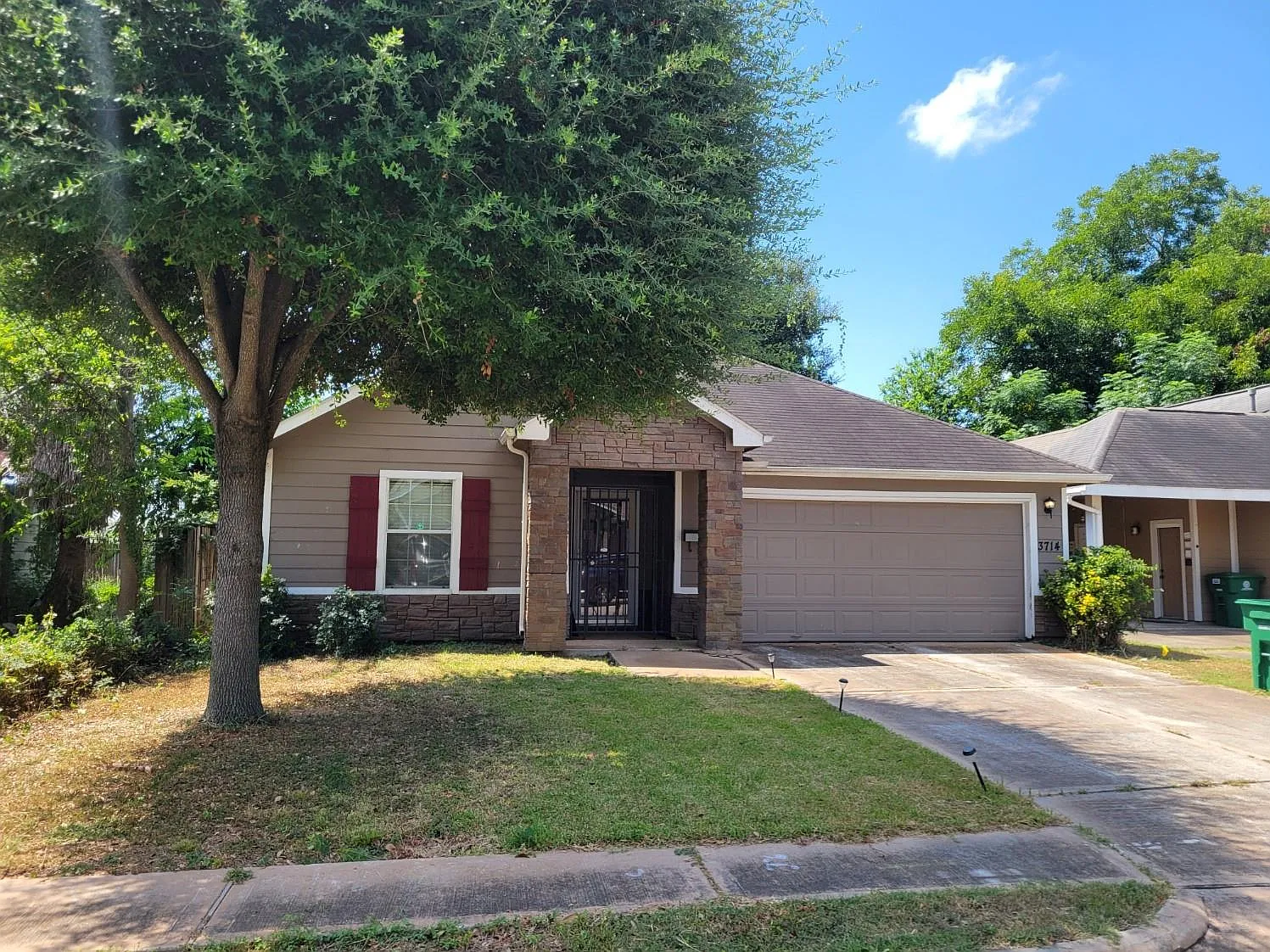 3 bed, 2.0 bath, 1624 sqft, $2,200 — Photo 1