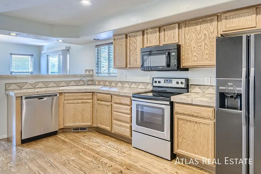 Building Photo - 715 Ridgebury Pl