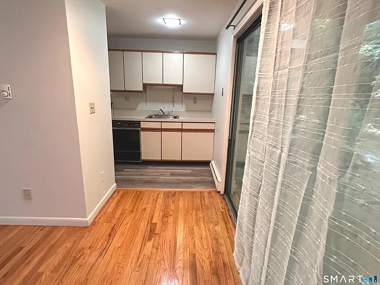 1634 Farmington Ave #2 — Photo 20