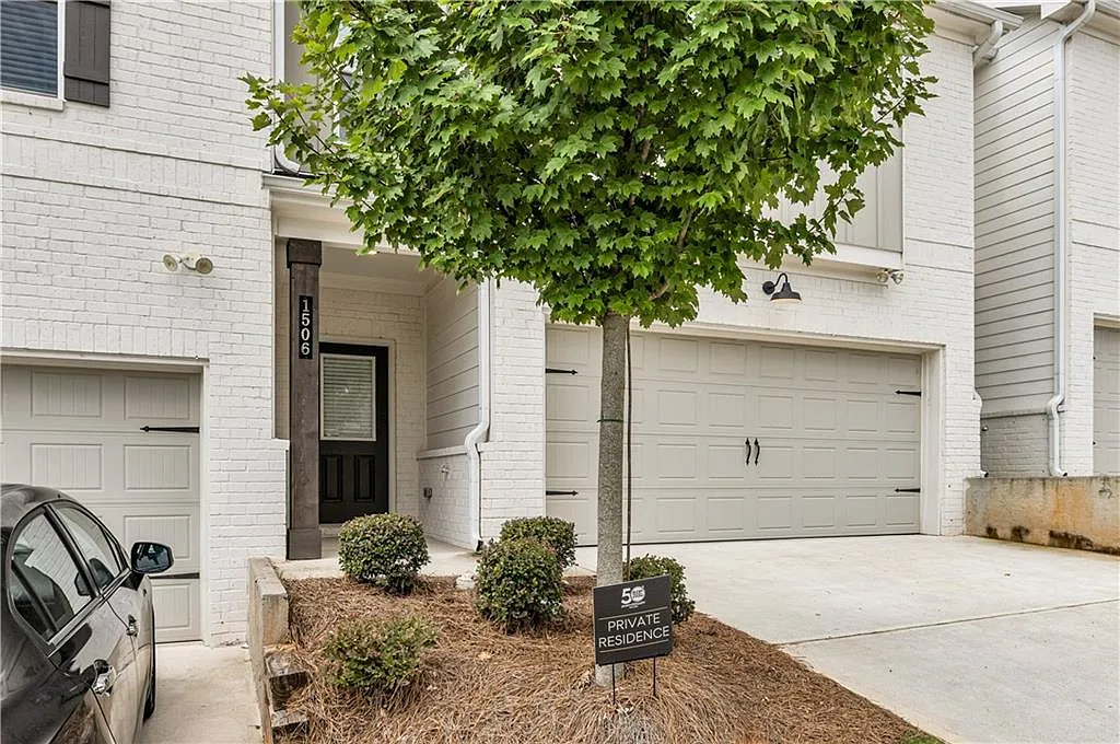 3 bed, 2.5 bath, 2306 sqft, $2,650 — Photo 4