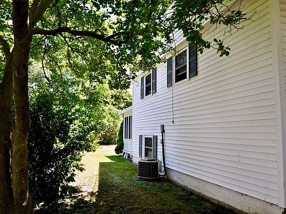 4th image of 407 Wisteria Way
