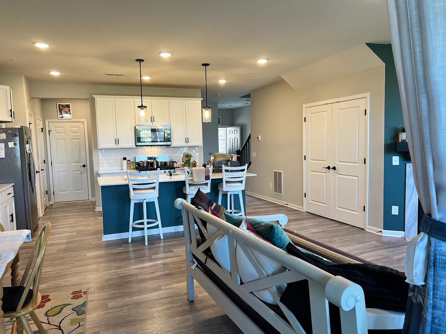 3 bed, 2.5 bath, 1983 sqft, $2,695 — Photo 1