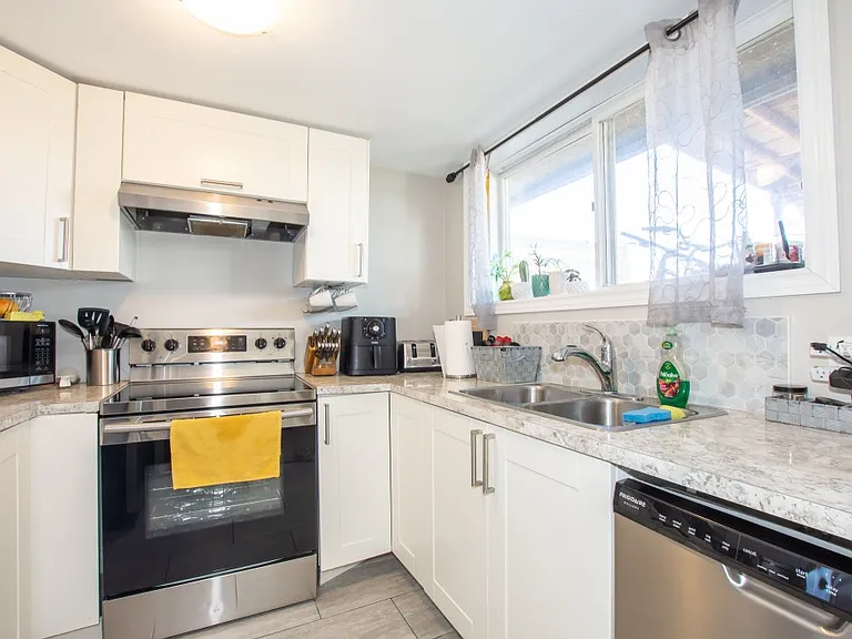 94 Meredith Dr — Photo 4
