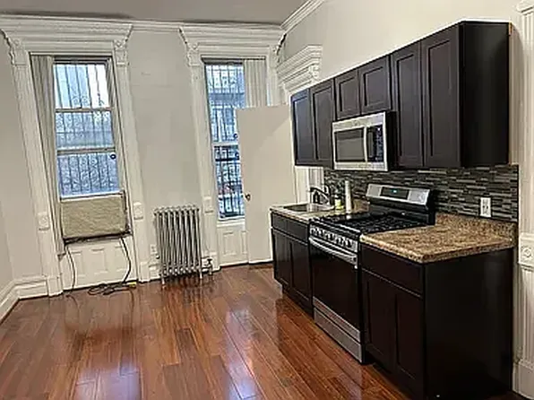 19 Vernon Avenue image 1 of 13