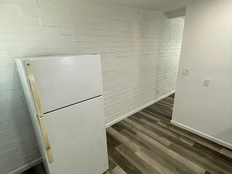 9361 W Polk St #4 — Photo 15