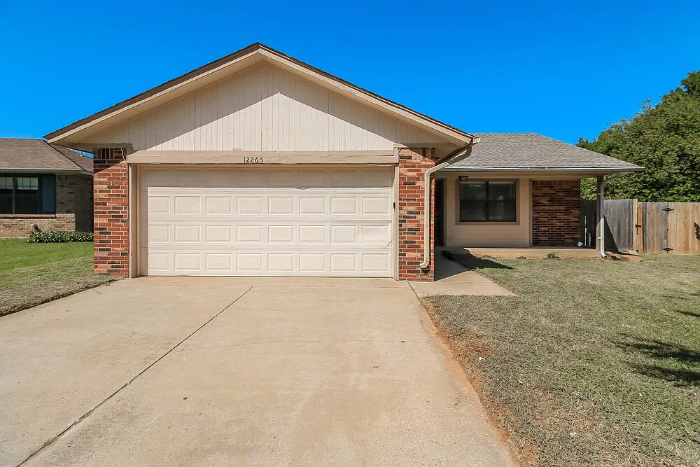 3 bed, 2.0 bath, 1213 sqft, $1,415 — Photo 1