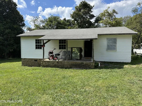 245 Elizabeth St, Crab Orchard, TN 37723