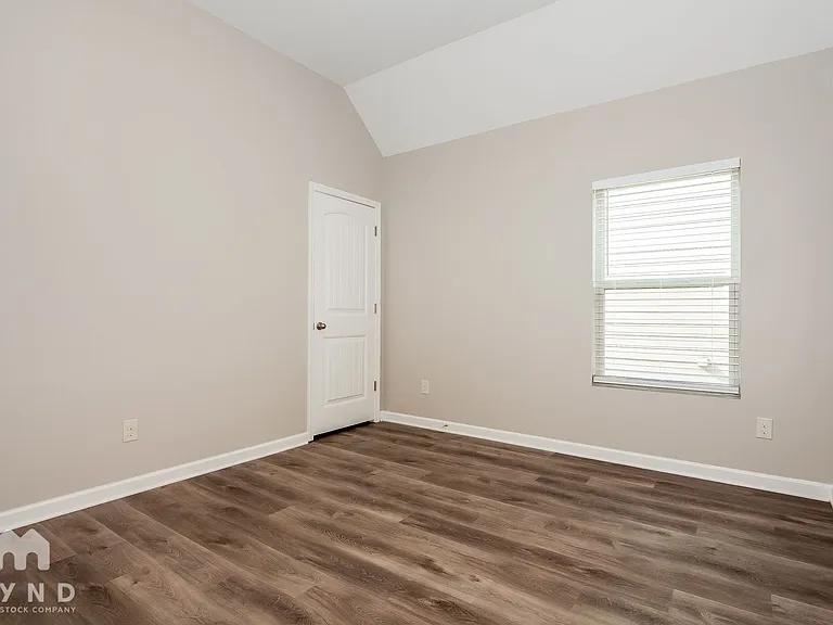 484 Dasheill Ln — Photo 10